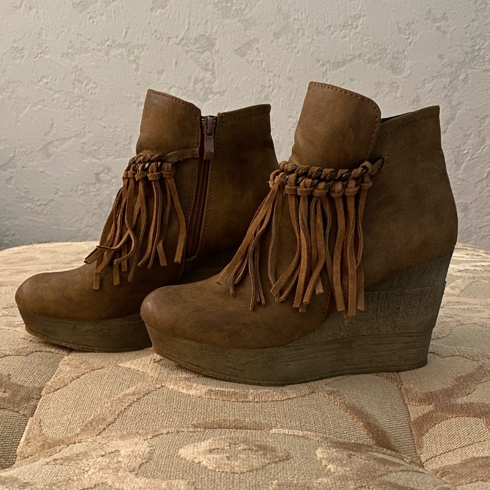 Sbicca Vintage Collection Zepp Tan Fringe Bootie